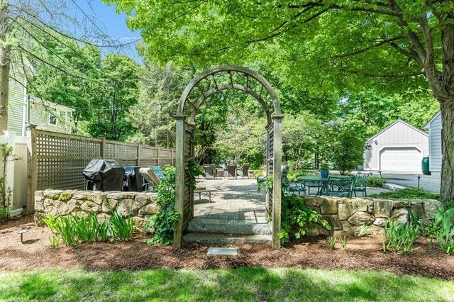 38 Berkeley St, Reading, MA 01867