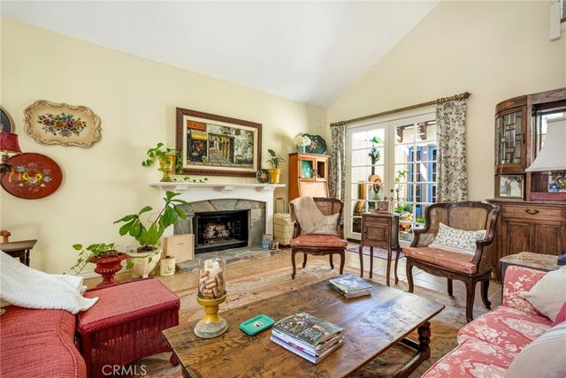 19381 Woodlands Dr, Huntington Beach, CA 92648