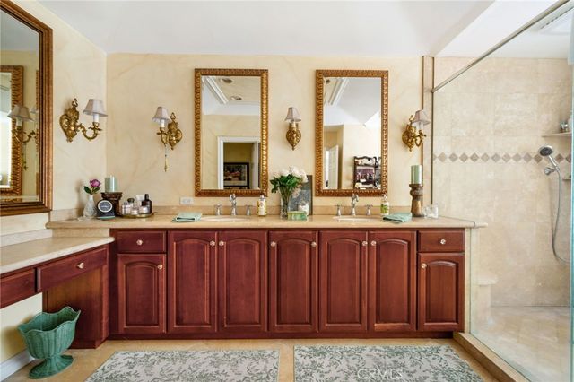 19381 Woodlands Dr, Huntington Beach, CA 92648