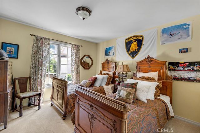 19381 Woodlands Dr, Huntington Beach, CA 92648