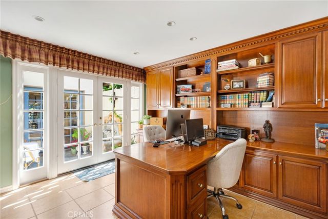 19381 Woodlands Dr, Huntington Beach, CA 92648
