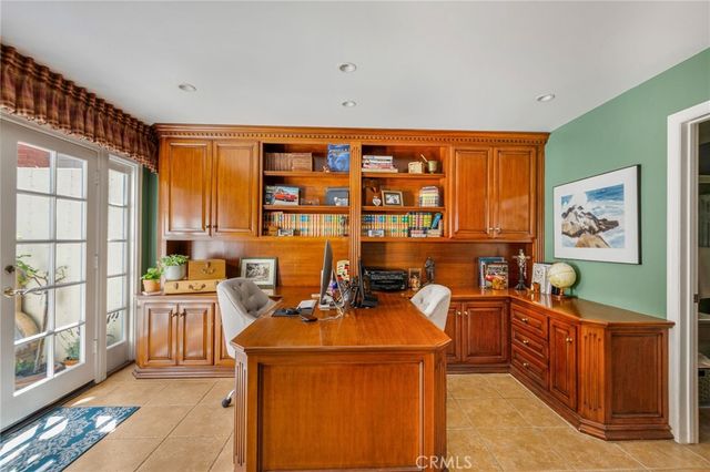 19381 Woodlands Dr, Huntington Beach, CA 92648