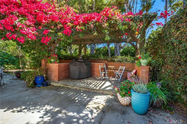 19381 Woodlands Dr, Huntington Beach, CA 92648