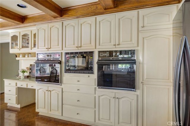 19381 Woodlands Dr, Huntington Beach, CA 92648