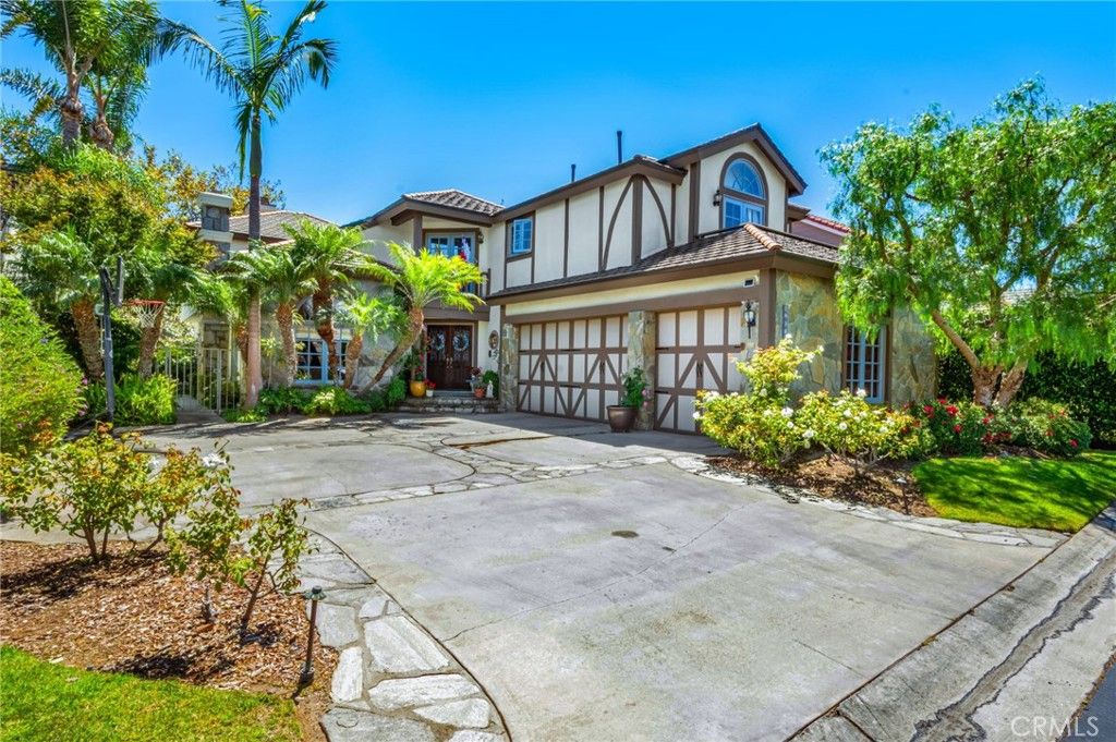 19381 Woodlands Dr, Huntington Beach, CA 92648