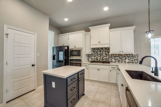 14147 Blind Bandit Creek, San Antonio, TX 78254