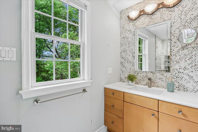 8516 THORNDEN TER, Bethesda, MD 20817