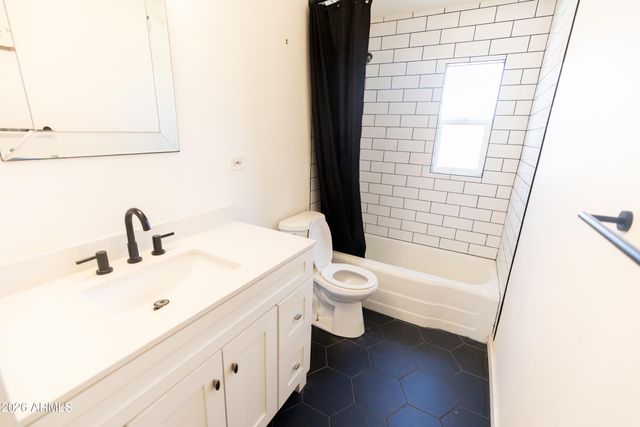 2514 E TURNEY Avenue, Phoenix, AZ 85016