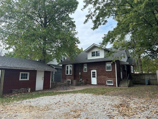 18 S 21st Street, Belleville, IL 62226