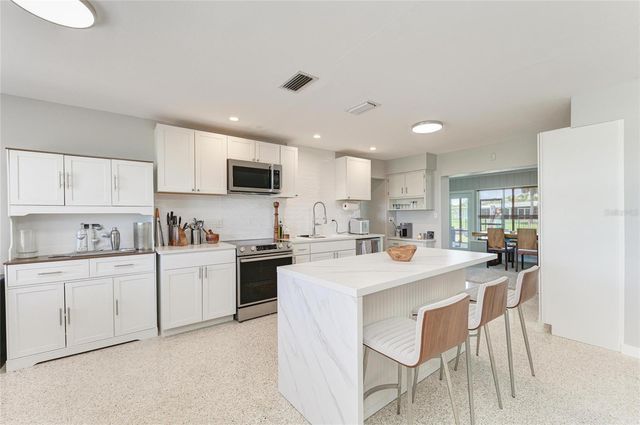 302 DONA DRIVE, Nokomis, FL 34275