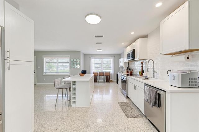 302 DONA DRIVE, Nokomis, FL 34275