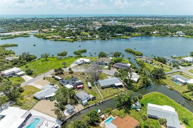 302 DONA DRIVE, Nokomis, FL 34275