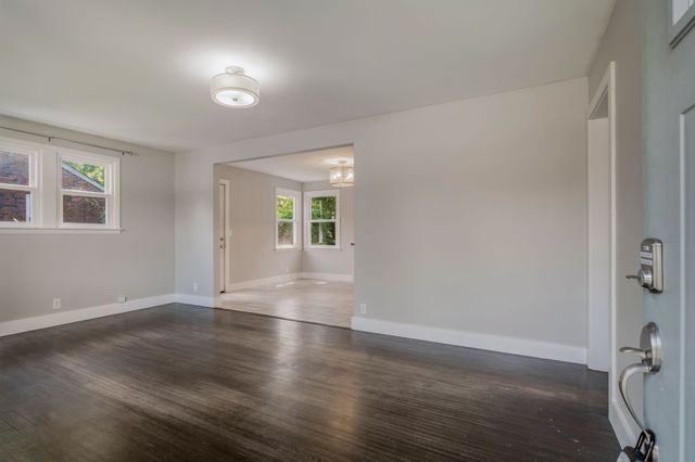 2129 Crystal Dr, Nashville, TN 37210