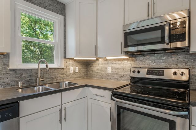 2129 Crystal Dr, Nashville, TN 37210