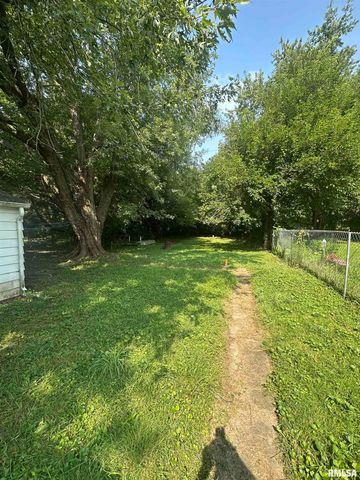 521 NE ROCK ISLAND Avenue, Peoria, IL 61603
