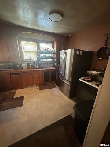 521 NE ROCK ISLAND Avenue, Peoria, IL 61603