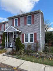 80 DILLER AVE #9, New Holland, PA 17557