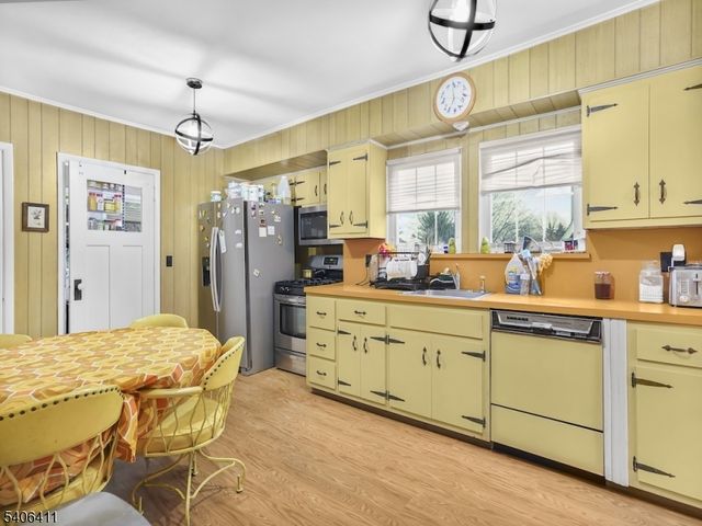 110 Gourley Ave, Clifton City, NJ 07013