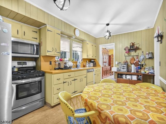 110 Gourley Ave, Clifton City, NJ 07013