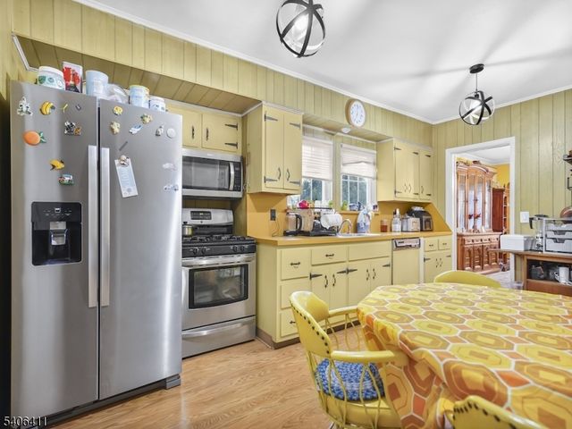 110 Gourley Ave, Clifton City, NJ 07013