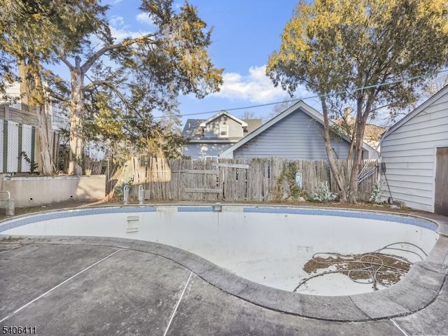 110 Gourley Ave, Clifton City, NJ 07013