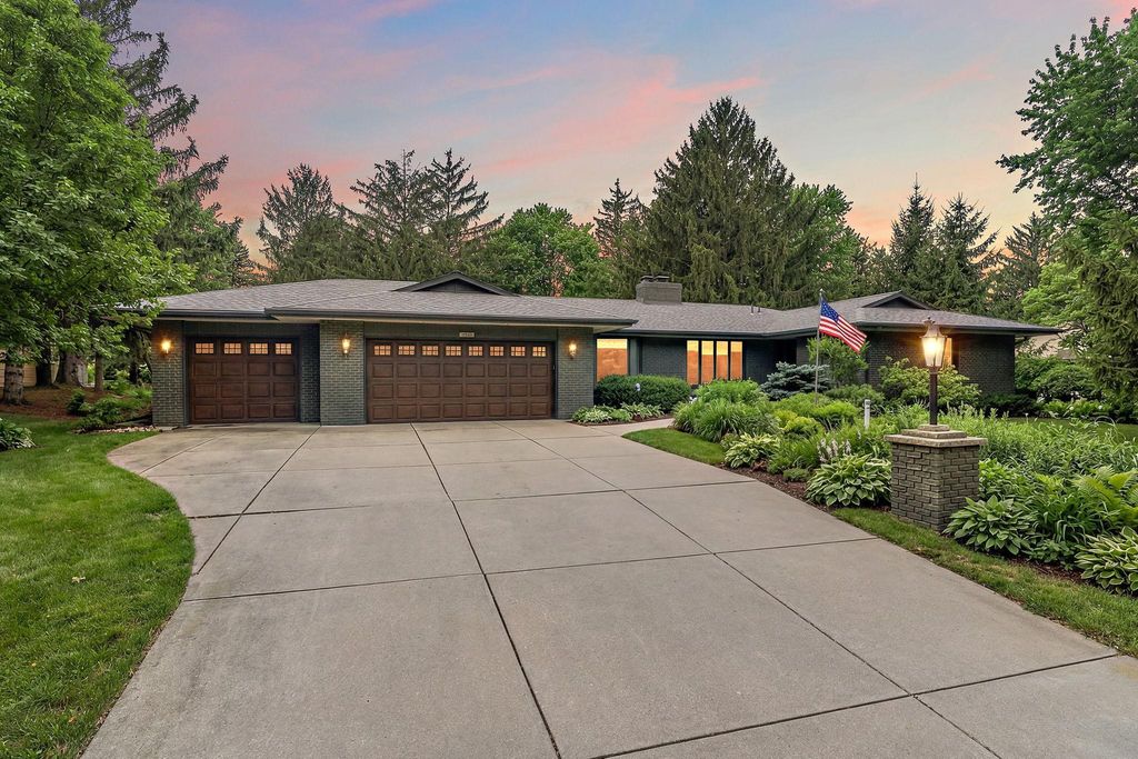 8047 Somerset Road, Woodbury, MN 55125