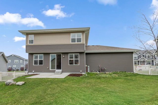 9725 Tawny Acorn Drive, Verona, WI 53593