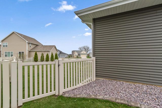 9725 Tawny Acorn Drive, Verona, WI 53593