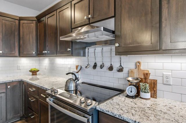 9725 Tawny Acorn Drive, Verona, WI 53593