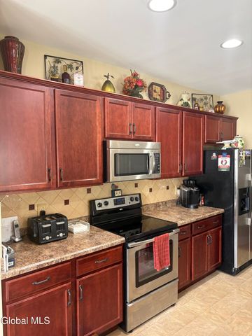 806 Heather Lane, Guilderland, NY 12009