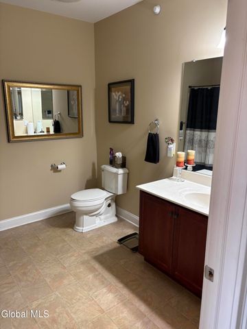 806 Heather Lane, Guilderland, NY 12009