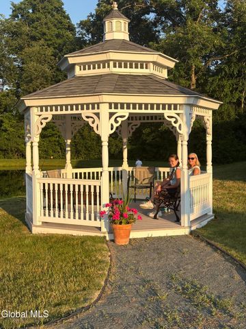 806 Heather Lane, Guilderland, NY 12009