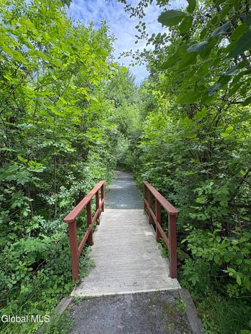 806 Heather Lane, Guilderland, NY 12009