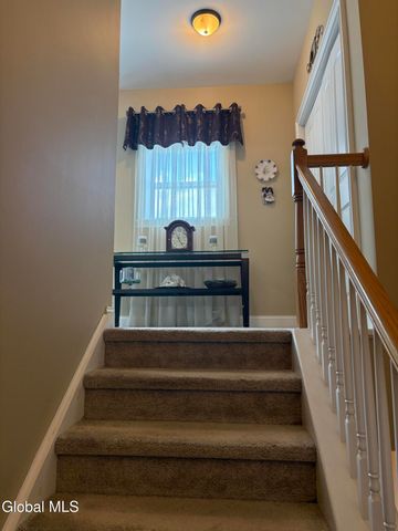 806 Heather Lane, Guilderland, NY 12009