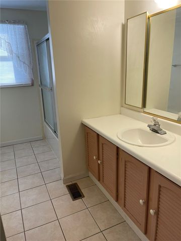 1293 Manor Dr, Upper St Clair, PA 15241