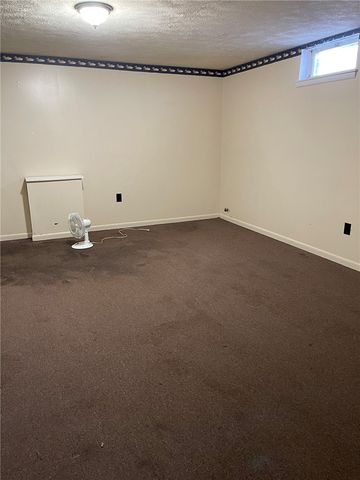 1293 Manor Dr, Upper St Clair, PA 15241