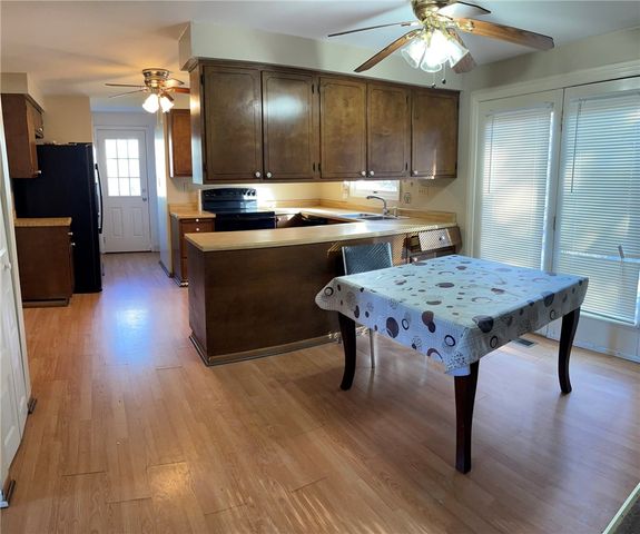 1293 Manor Dr, Upper St Clair, PA 15241