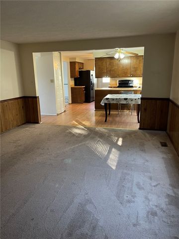 1293 Manor Dr, Upper St Clair, PA 15241