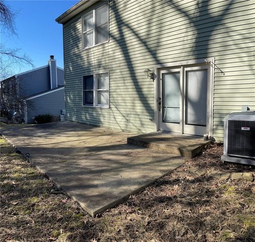 1293 Manor Dr, Upper St Clair, PA 15241