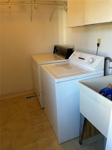 1293 Manor Dr, Upper St Clair, PA 15241