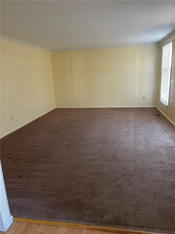 1293 Manor Dr, Upper St Clair, PA 15241