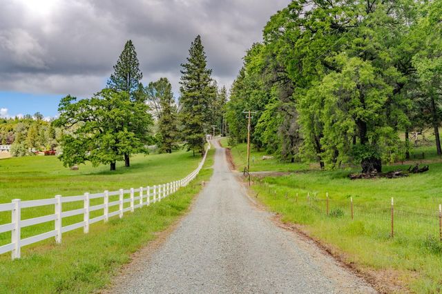 19351 Fiddletown Rd, Fiddletown, CA 95629