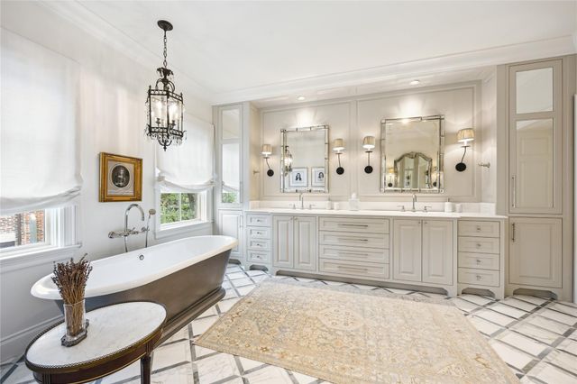 2413 Brentwood Drive, Houston, TX 77019