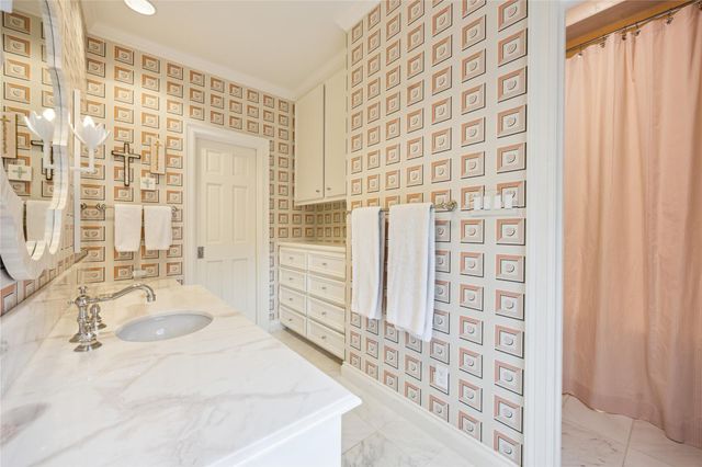 2413 Brentwood Drive, Houston, TX 77019