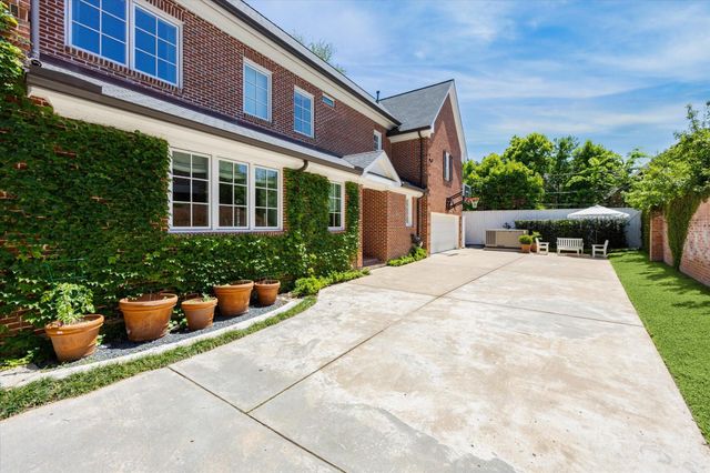 2413 Brentwood Drive, Houston, TX 77019