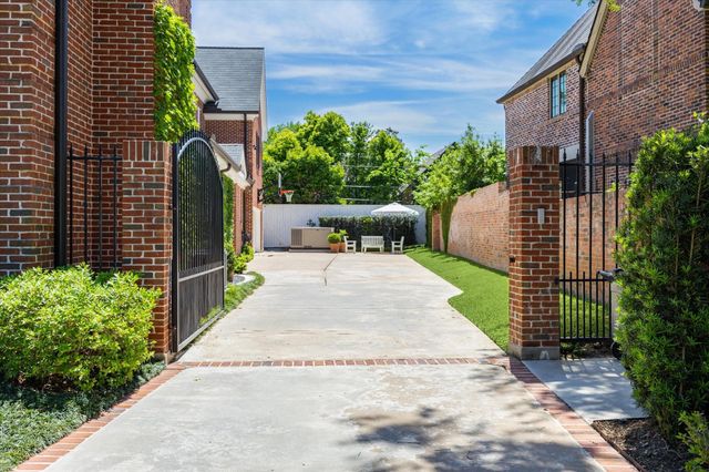 2413 Brentwood Drive, Houston, TX 77019