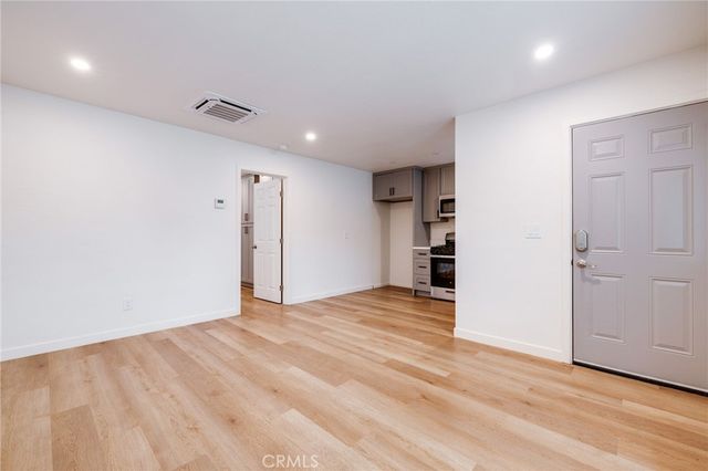 206 Chicago Avenue A, Huntington Beach, CA 92648