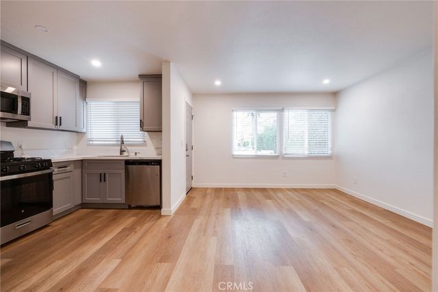 206 Chicago Avenue A, Huntington Beach, CA 92648