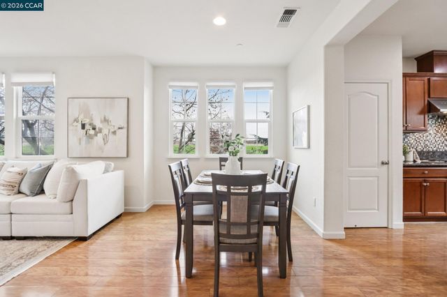 6759 S Mariposa Ln, Dublin, CA 94568