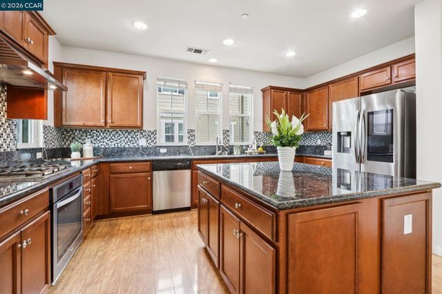 6759 S Mariposa Ln, Dublin, CA 94568
